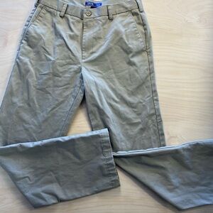 IZOD American Chino Khaki Pants size 32 x 32 (DI)